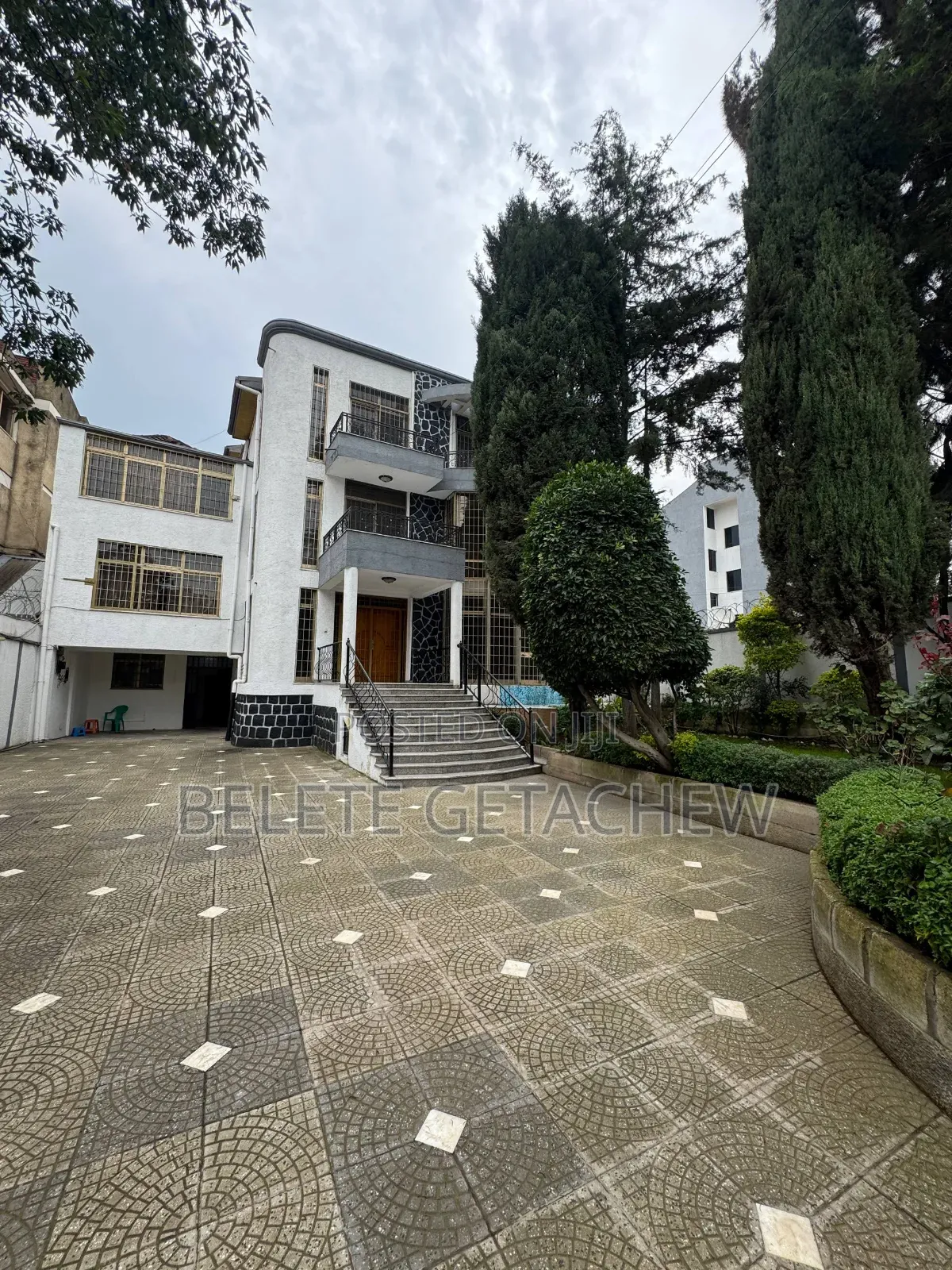 8bdrm House in British Embassy , Yeka for rent
