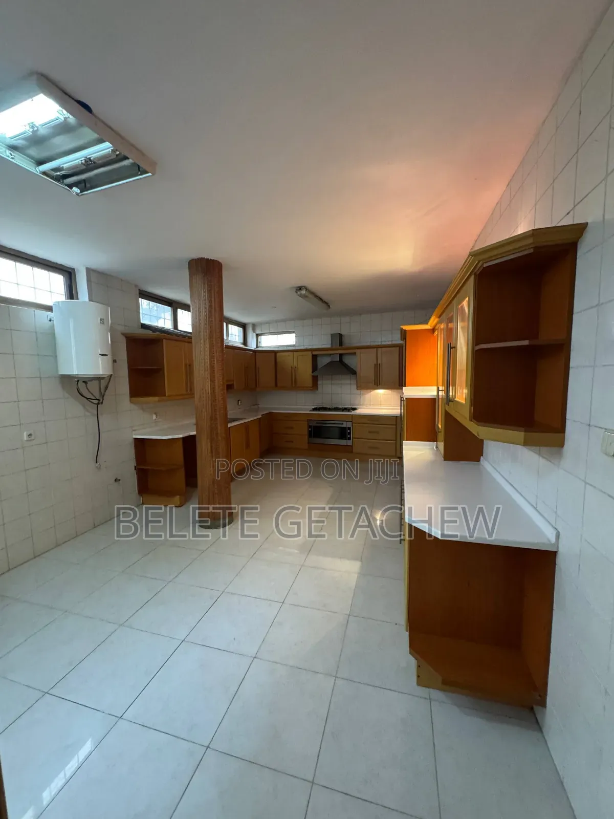 8bdrm House in British Embassy , Yeka for rent
