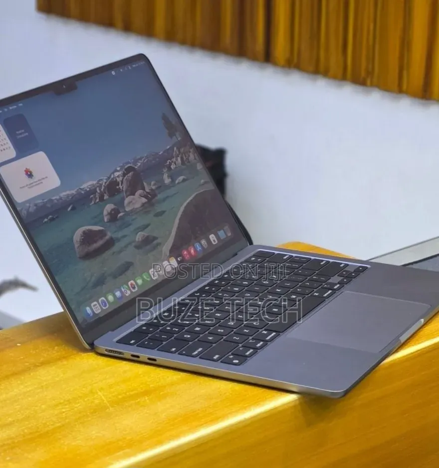 New Laptop Apple MacBook Air 2022 M2 8GB Apple M2 SSD 256GB