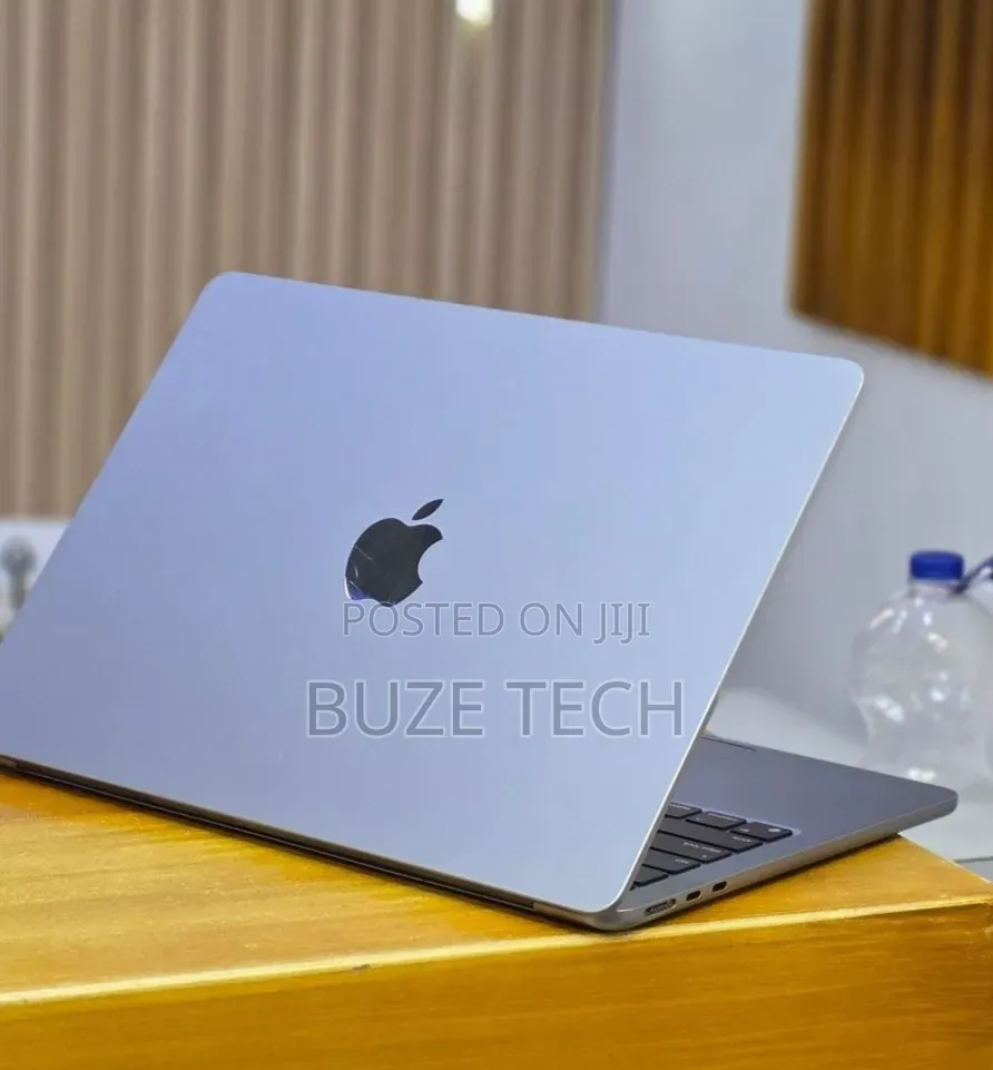 New Laptop Apple MacBook Air 2022 M2 8GB Apple M2 SSD 256GB