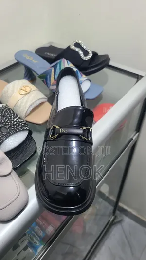 Woman's Shoes
