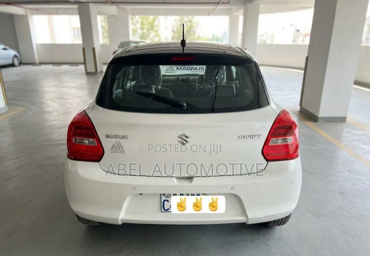 Suzuki Swift 2022 White