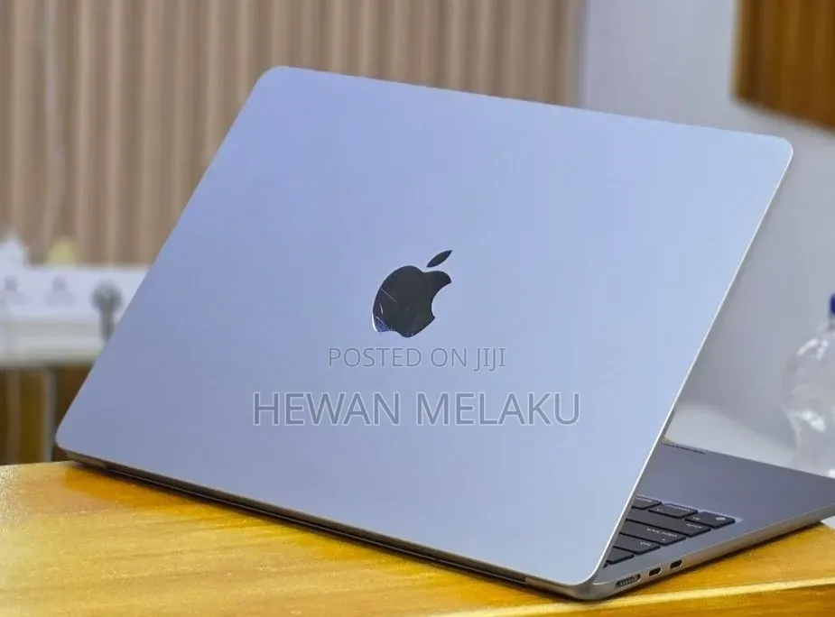 New Laptop Apple MacBook Air 2022 M2 8GB Apple M2 SSD 256GB