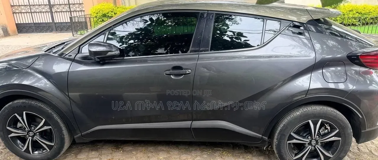Toyota C-HR 2022 Gray