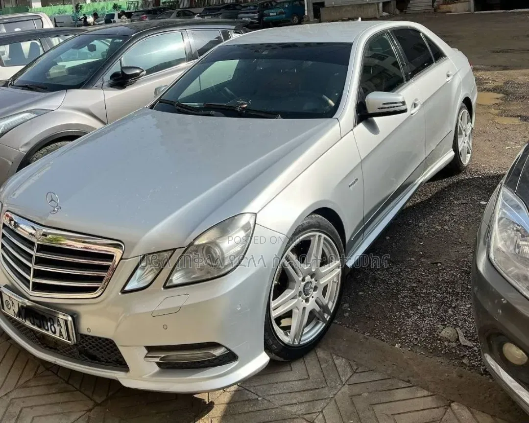 Mercedes-Benz E220 2013 Silver