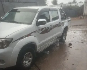 Toyota Hilux 2011 Off white