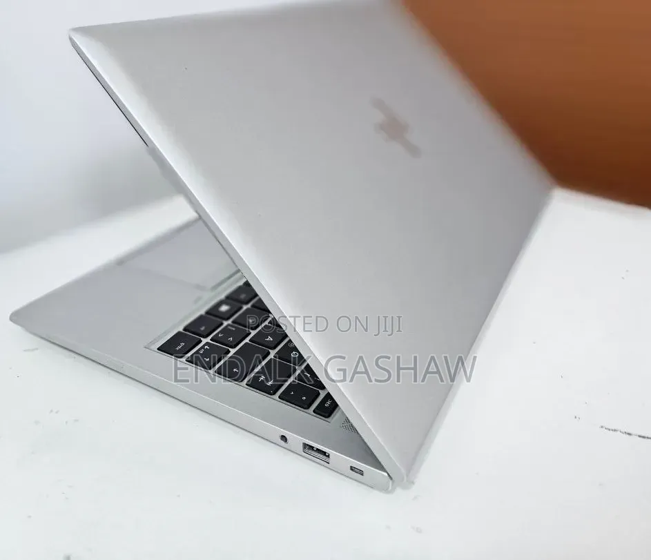 New Laptop HP ZBook Firefly G8 16GB Intel Core i7 SSD 512GB