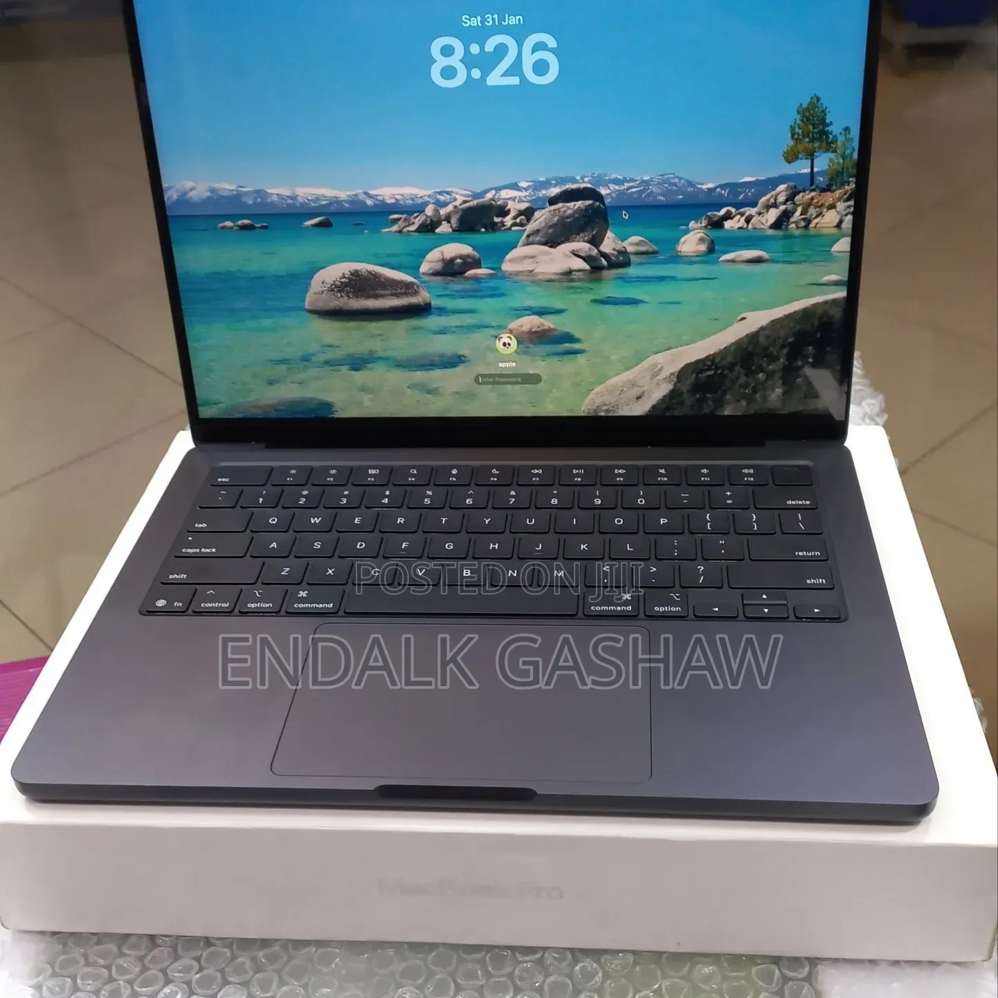 New Laptop Apple MacBook Pro 2025 M5 16GB Apple M5 SSD 512GB