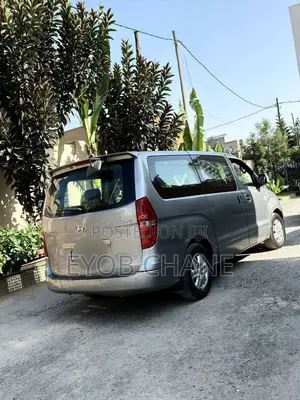 Hyundai H200 2016 Gray