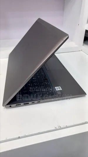 New Laptop HP ZBook Firefly G8 16GB Intel Core i7 SSD 512GB