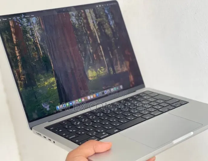 New Laptop Apple MacBook Pro 2024 M4 16GB Apple M4 Pro SSD 512GB