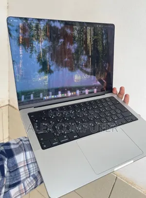 New Laptop Apple MacBook Pro 2024 M4 16GB Apple M4 Pro SSD 512GB