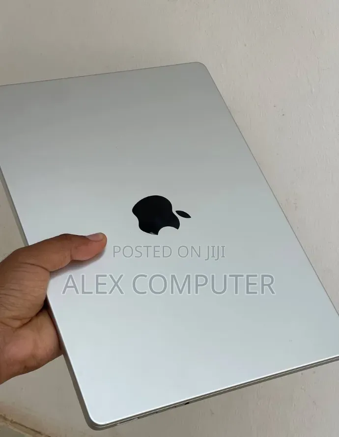 New Laptop Apple MacBook Pro 2024 M4 16GB Apple M4 Pro SSD 512GB