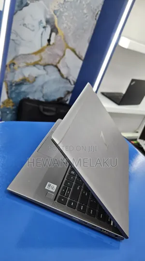 New Laptop HP ZBook Firefly 14 G7 16GB Intel Core i7 SSD 512GB