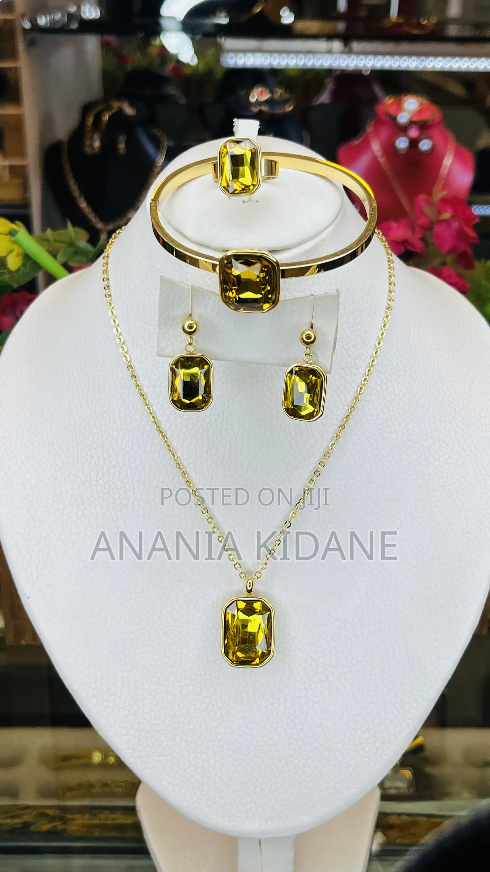 The Commercial Beauty Jewelry