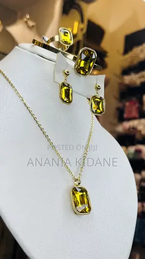 The Commercial Beauty Jewelry