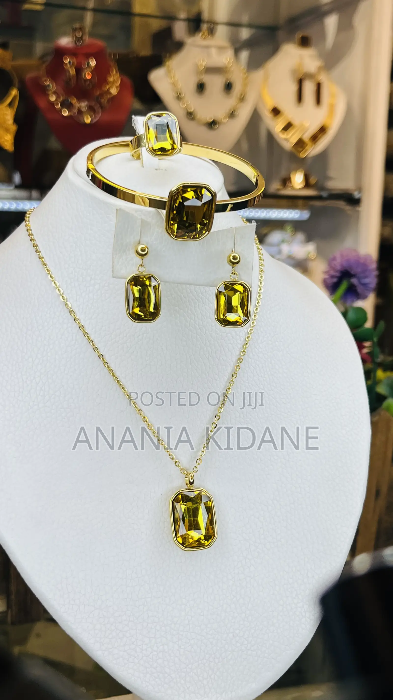 The Commercial Beauty Jewelry
