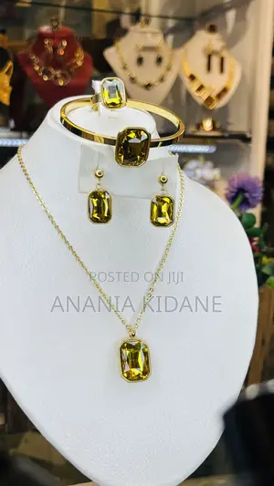 The Commercial Beauty Jewelry