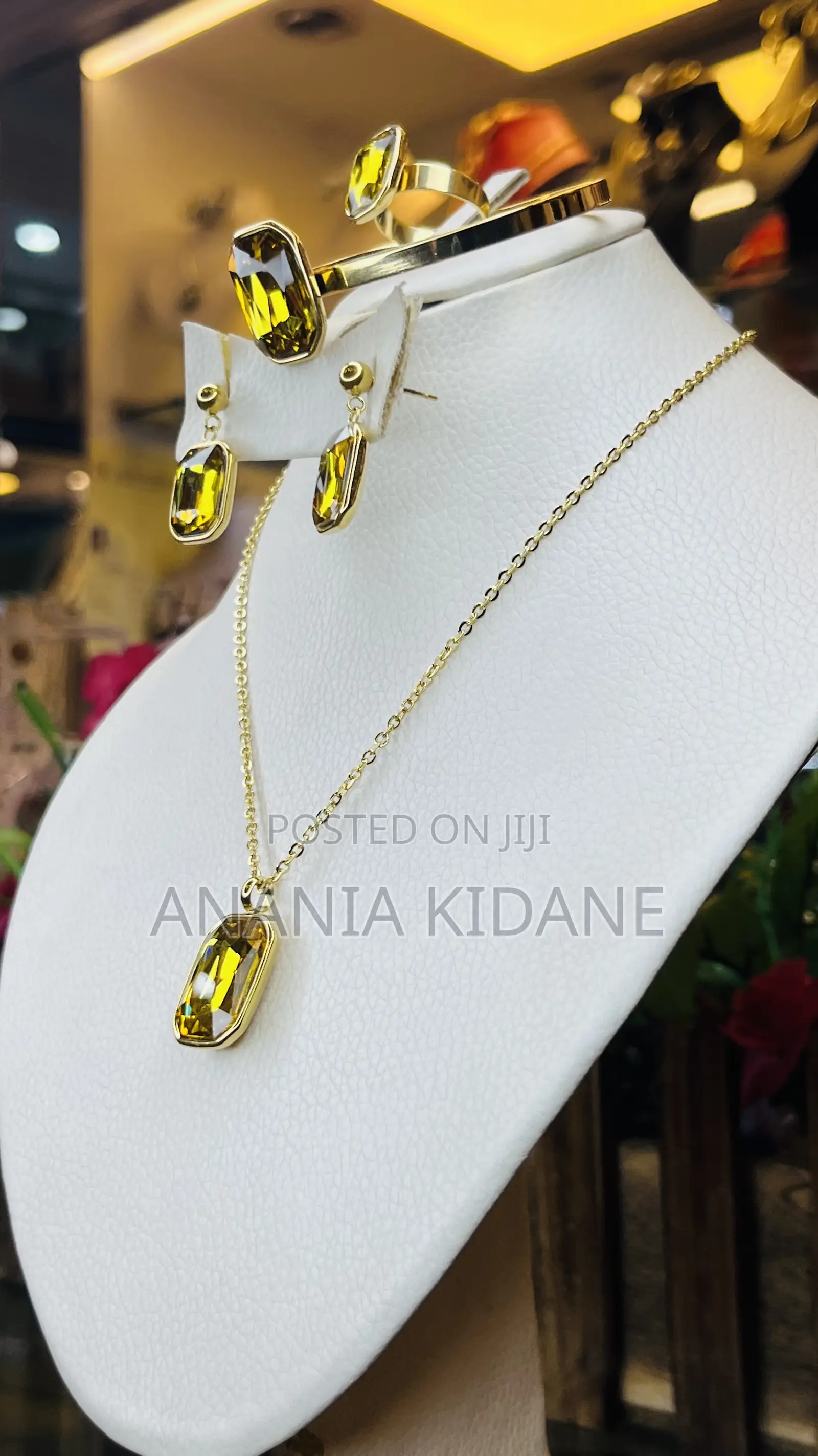 The Commercial Beauty Jewelry