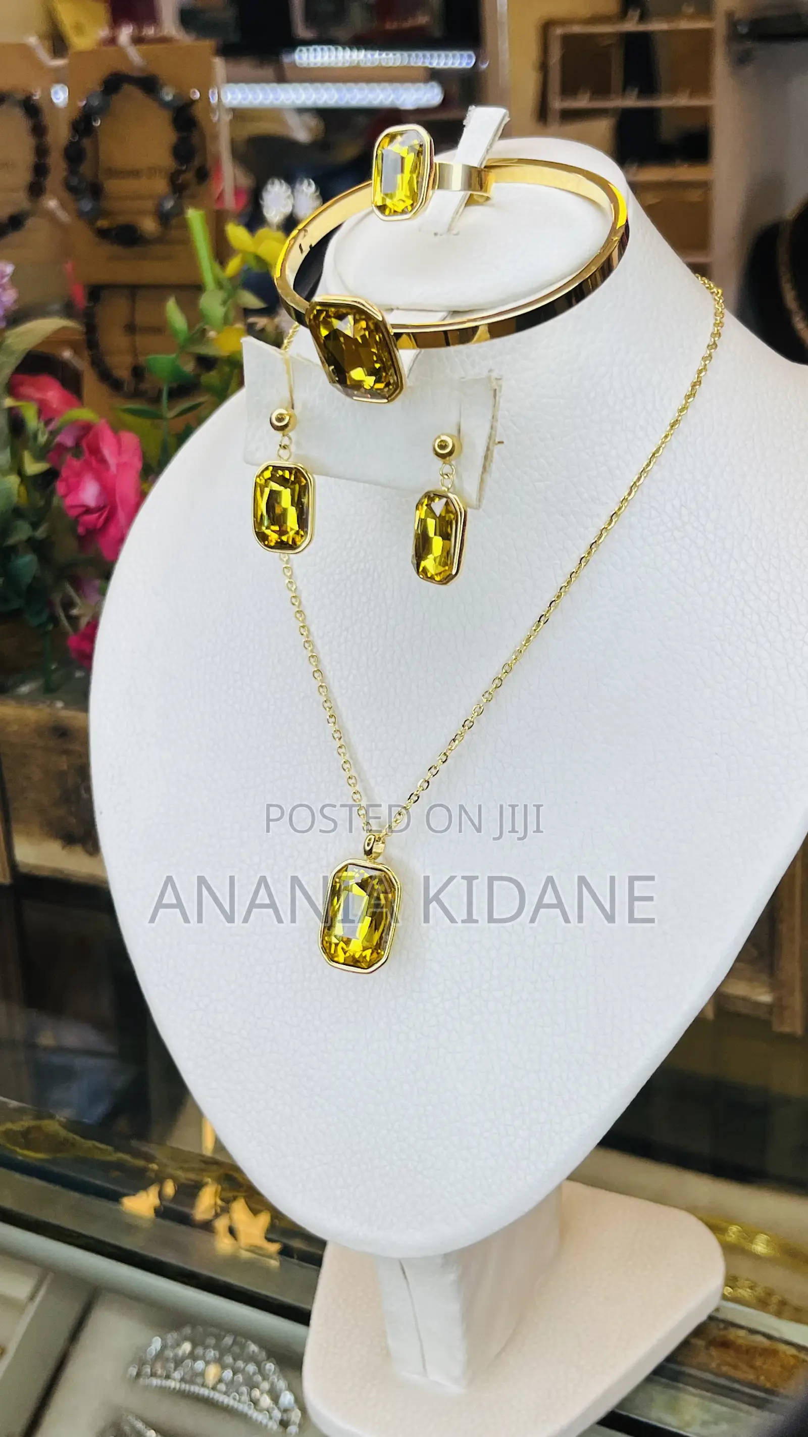 The Commercial Beauty Jewelry