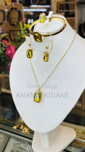 The Commercial Beauty Jewelry