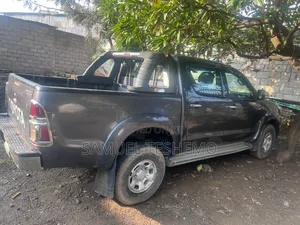 Toyota Hilux 2013 Black