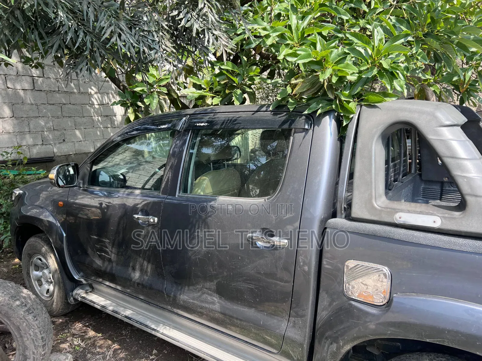 Toyota Hilux 2013 Black