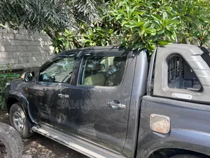 Toyota Hilux 2013 Black