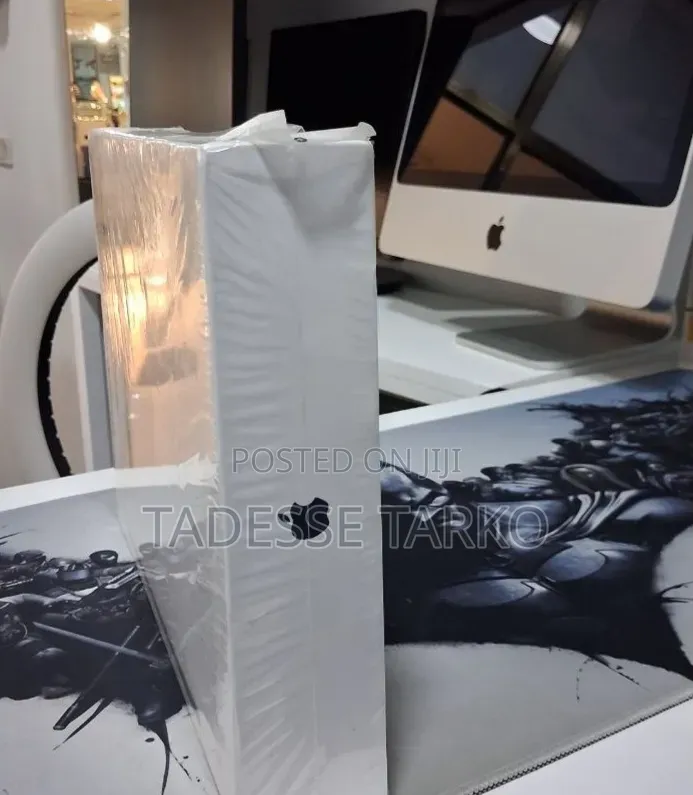 New Laptop Apple MacBook Air 2022 M2 8GB Apple M2 SSD 256GB