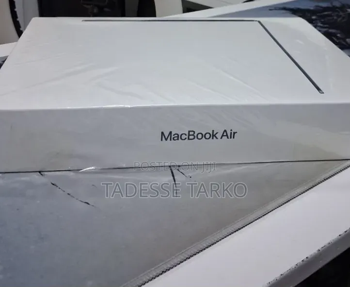 New Laptop Apple MacBook Air 2022 M2 8GB Apple M2 SSD 256GB