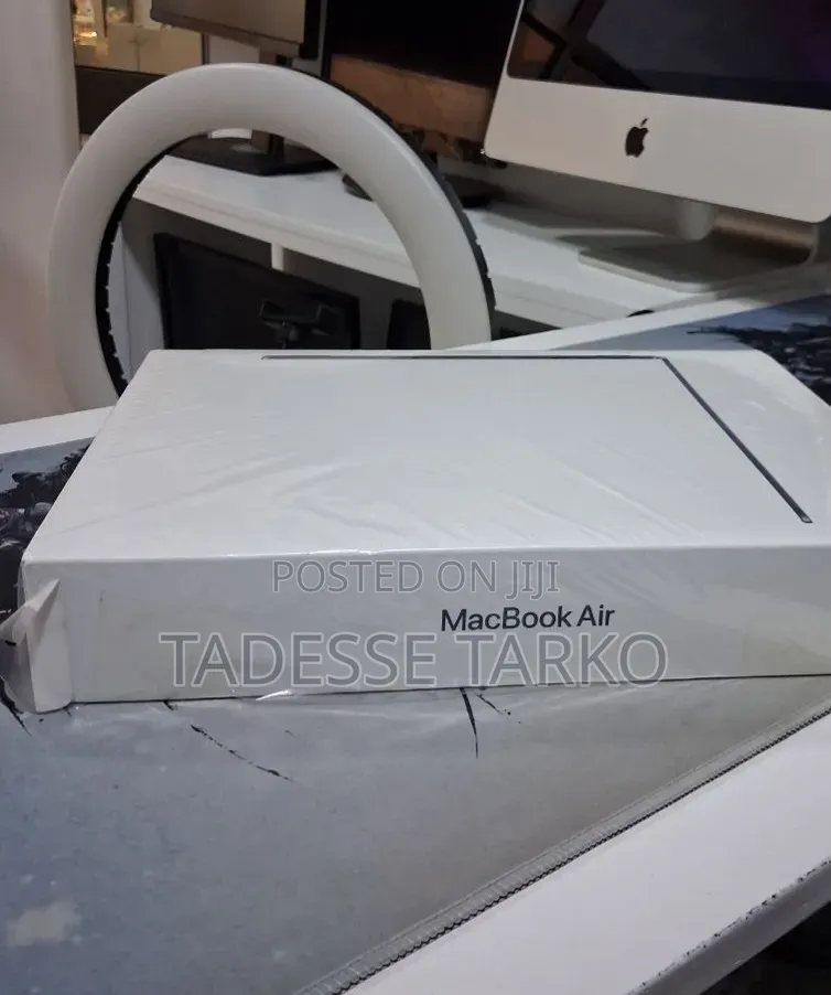 New Laptop Apple MacBook Air 2022 M2 8GB Apple M2 SSD 256GB