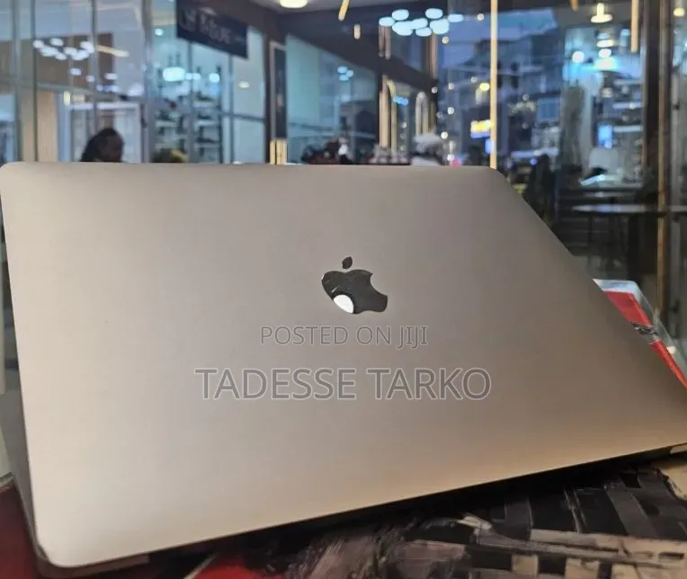 New Laptop Apple MacBook Pro 2020 M1 16GB Apple M1 Pro SSD 256GB