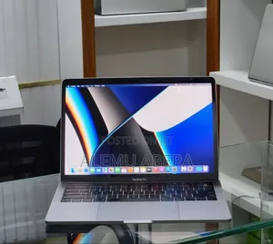 New Laptop Apple MacBook Pro 2019 16GB Intel Core i7 SSD 512GB