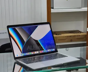 New Laptop Apple MacBook Pro 2019 16GB Intel Core i7 SSD 512GB