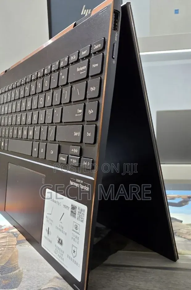 New Laptop Asus Zenbook 15 OLED 16GB Intel Core i7 SSD 512GB