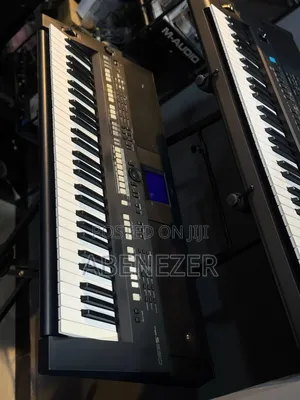 Yamaha PSR S650 Piano Keyboard