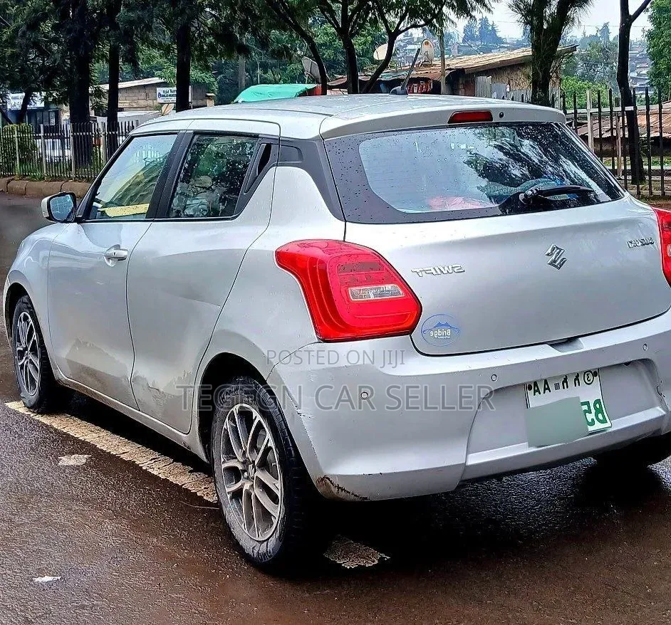 Suzuki Swift 2022 Gray