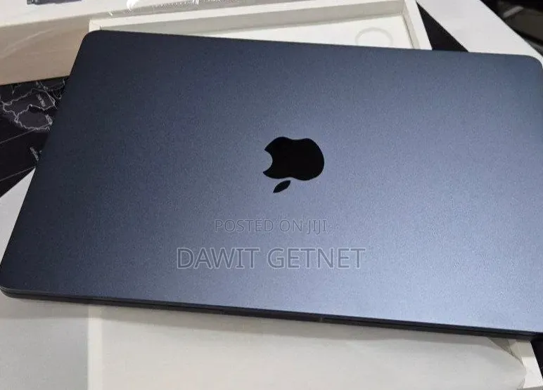 New Laptop Apple MacBook Air 2022 M2 8GB Apple M2 SSD 256GB