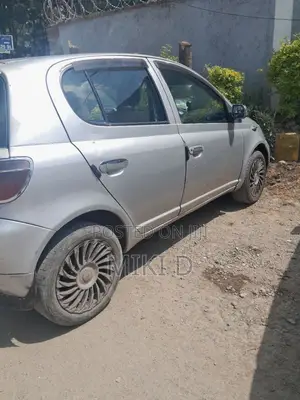 Toyota Vitz 2001 Silver