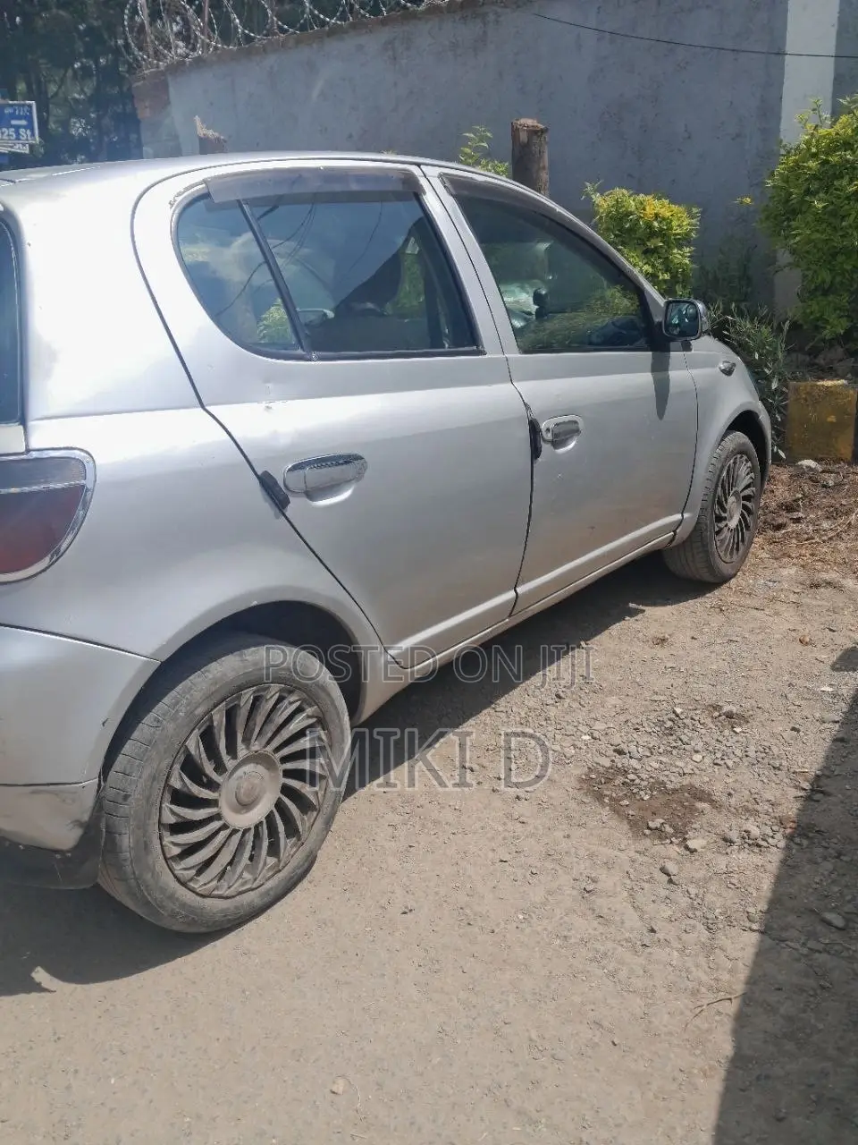 Toyota Vitz 2001 Silver
