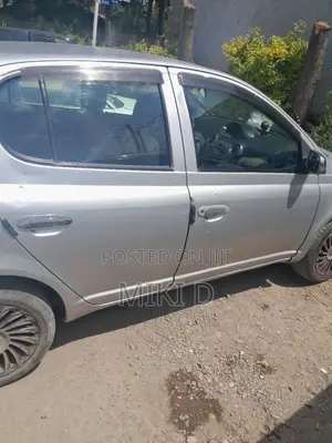Toyota Vitz 2001 Silver