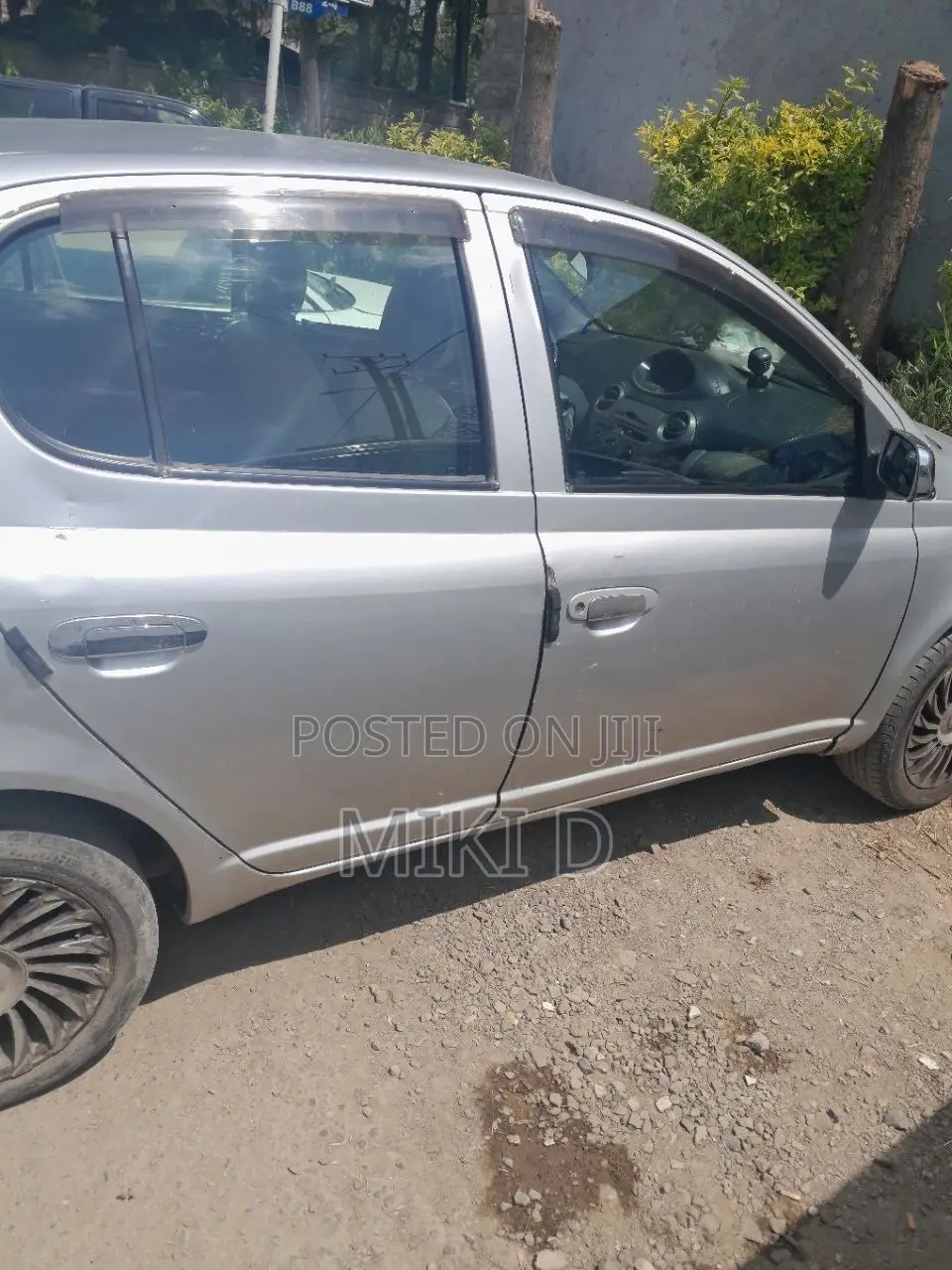 Toyota Vitz 2001 Silver
