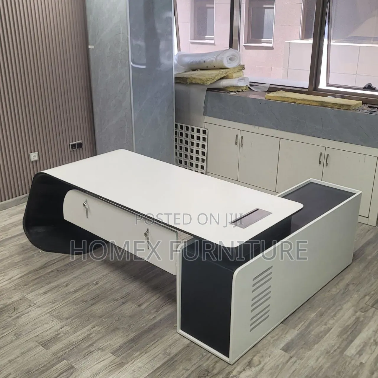 Luxury Office Table | የማናጀር ጠረጴዛ