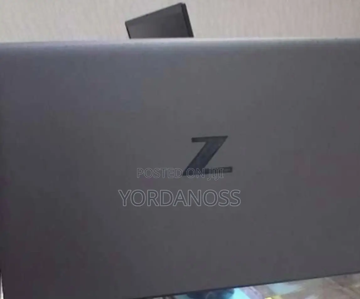 New Laptop HP ZBook Firefly G8 16GB Intel Core i7 SSD 512GB