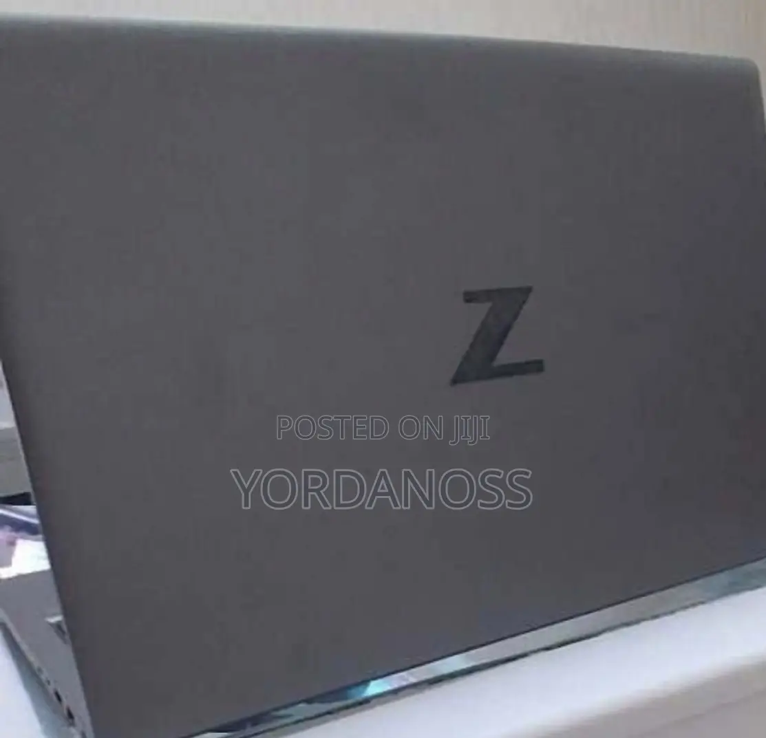New Laptop HP ZBook Firefly G8 16GB Intel Core i7 SSD 512GB