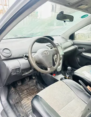 Toyota Yaris 2011 White