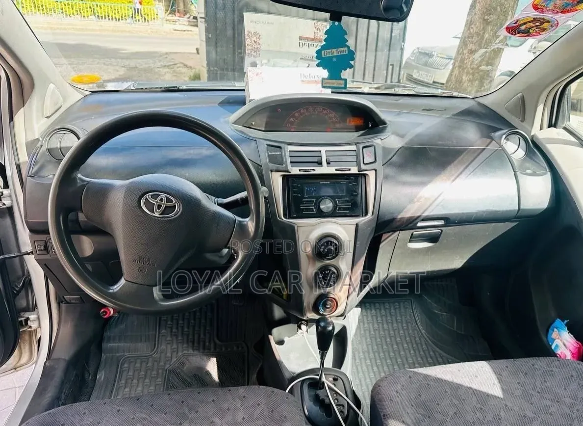 Toyota Yaris 2010 Silver