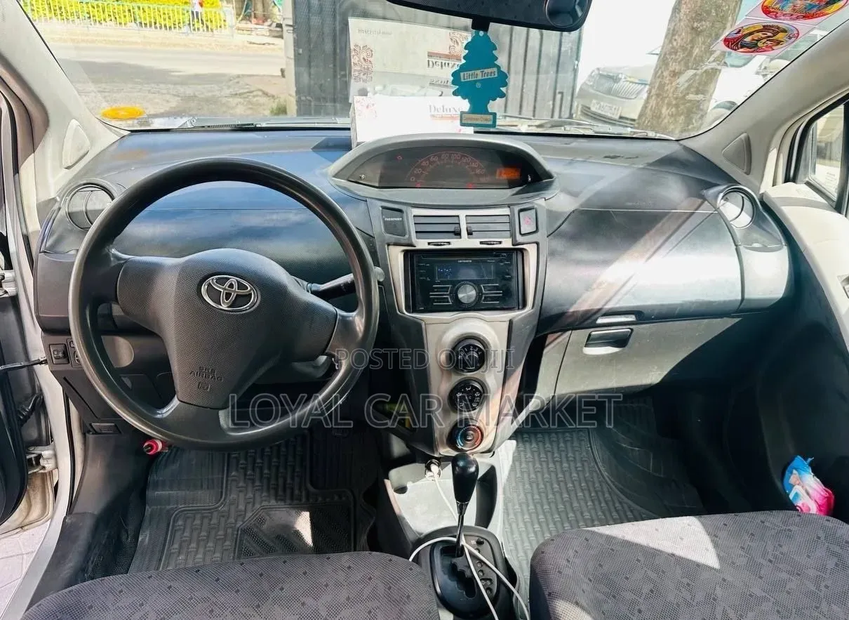 Toyota Yaris 2010 Silver