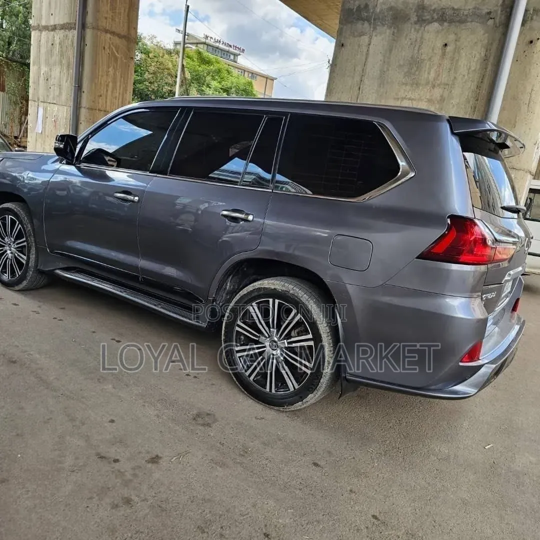 Lexus LX 2018 Gray