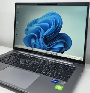 New Laptop HP ZBook Firefly G9 16GB Intel Core i7 SSD 512GB